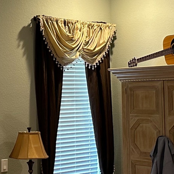 Peri Homework’s Collection Champagne & Brown Valance Panels and Curtain Set - Picture 4 of 9